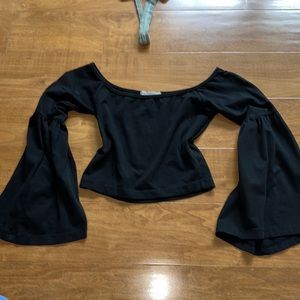 OFF THE SHOULDER WIDE SLEEVED CROP